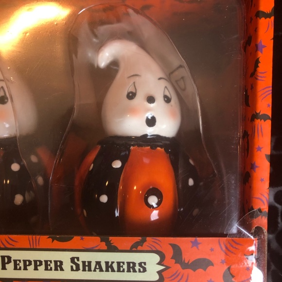 JOHANNA PARKER DESIGNS New in Box Ghost Salt and Pepper shakers Never Used - Picture 6 of 6